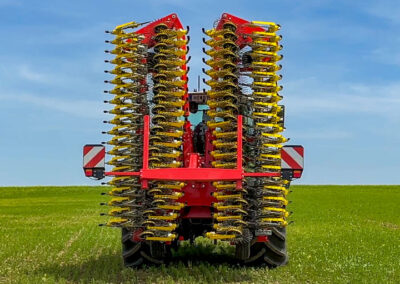 APV Produkte für Ackerkulturpflege: Rollstriegel, Mulchstriegel für verstopfungsfreies Krustenbrechen und mechanische Unkrautbekämpfung - Klappung