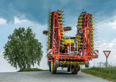 APV | Variostriegel APV Variostriegel (VS): Beikräuter mechanisch regulieren, Kulturen schonend striegeln und Zinkendruck präzise einstellen – für Ackerbau, Damm- und Sonderkulturen.