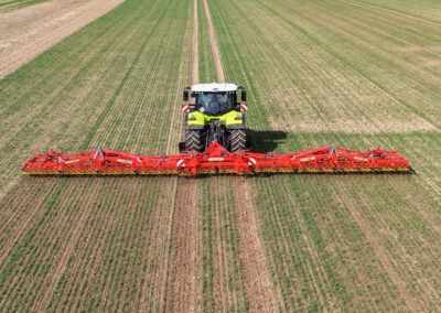APV | Variostriegel 15 Meter Variostriegel und 16 Meter Variostriegel von APV für effiziente mechanische Unkrautbekämpfung und Bodenbelüftung auch für sensible Kulturen, Reihenkulturen und Dammkulturen