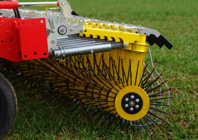 APV Produkte für Ackerkulturpflege: Rollstriegel, Mulchstriegel für verstopfungsfreies Krustenbrechen und mechanische Unkrautbekämpfung