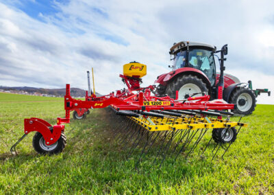 APV | Variostriegel APV Variostriegel (VS): Beikräuter mechanisch regulieren, Kulturen schonend striegeln und Zinkendruck präzise einstellen – für Ackerbau, Damm- und Sonderkulturen.