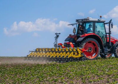 APV Hackgerät mit innovativer Fächerhacke zur mechanischen Unkrautbekämpfung und Kulturpflege in Reihenkulturen wie Soja, Mais, Kürbis