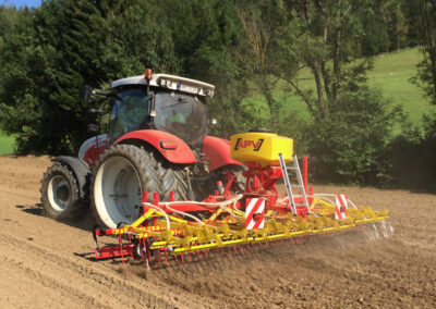 APV Produkte für Grünlandpflege und Grünlandtechnik - Grünlandstriegel für eine effiziente Nachsaat und Neuansaat