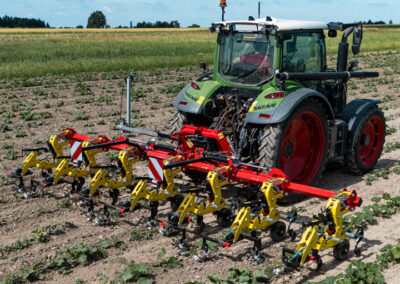 APV Hackgerät mit innovativer Fächerhacke zur mechanischen Unkrautbekämpfung und Kulturpflege in Reihenkulturen wie Soja, Mais, Kürbis