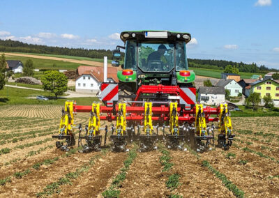 APV Hackgerät mit innovativer Fächerhacke zur mechanischen Unkrautbekämpfung und Kulturpflege in Reihenkulturen wie Soja, Mais, Kürbis