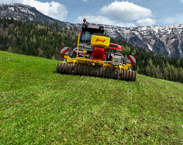 11-apv-gruenlandpflege-gruenlandwalzen APV Grünlandtechnik - Grünlandpflege - Grünlandwalzen für besseren Bodenschluss auch für Hanglage für optimalen Lückenschluss