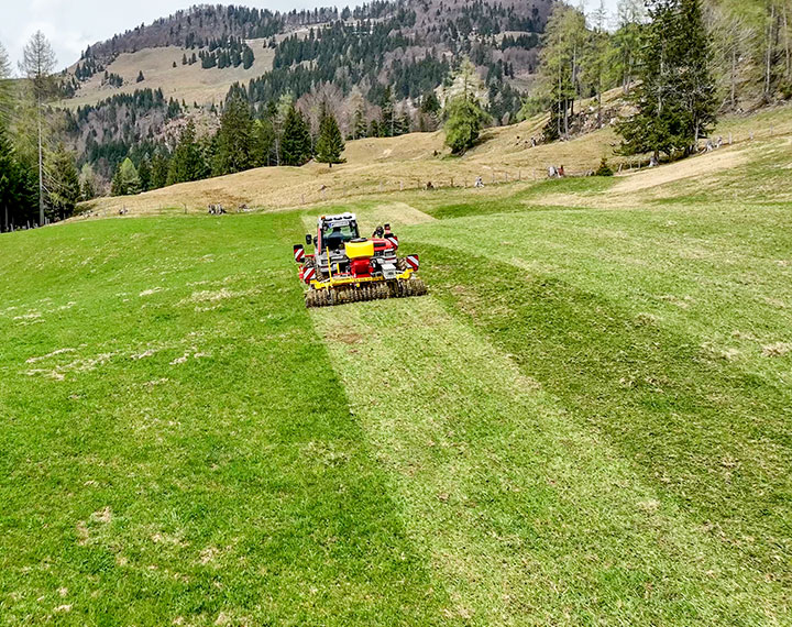 13-apv-gruenlandpflege-gruenlandwalzen APV Grünlandtechnik - Grünlandpflege - Grünlandwalzen für besseren Bodenschluss auch für Hanglage für optimalen Lückenschluss