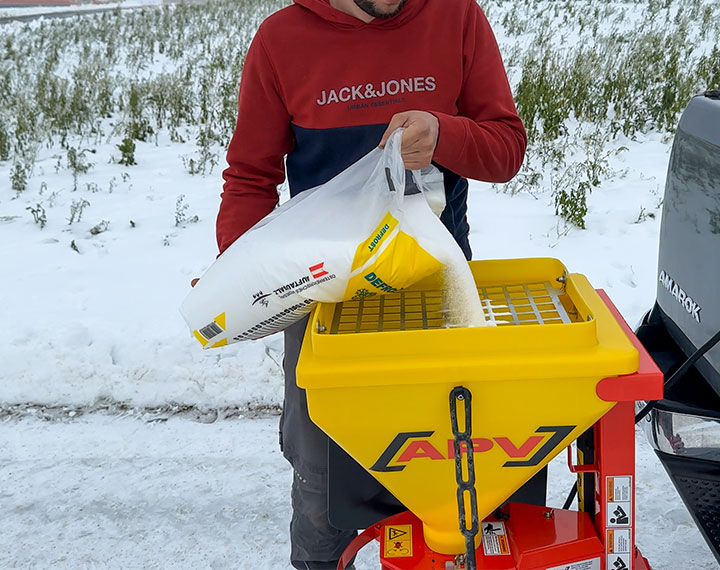 07-apv-world-sätechnik-winterdienst-streuer APV Produkte | Winterdienst | Winterdienst Streuer für Salz und Split