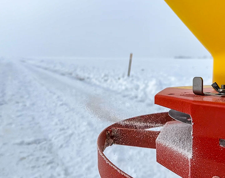 09-apv-world-sätechnik-winterdienst-streuer APV Produkte | Winterdienst | Winterdienst Streuer für Salz und Split