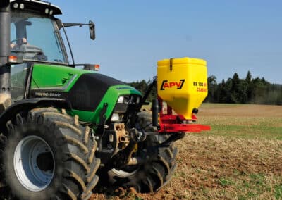 APV | Jednokotoučové rozmetadlo APV Einscheibenstreuer für Ansaat und Nachsaat und Zwischenfrucht: Kleinsamenstreuer mit 100 Litern Fassungsvolumen