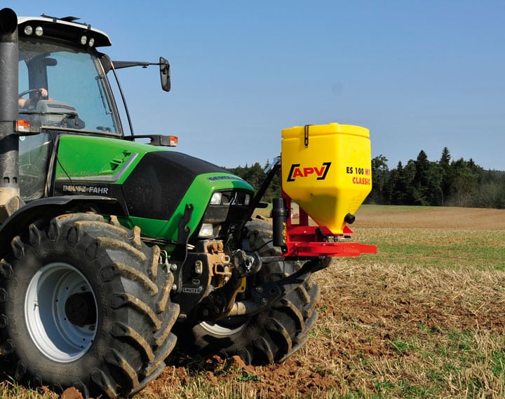 03-apv-saetechnik-einscheibenstreuer Jednokotoučové rozmetadlo APV pro setí, dosev a meziplodiny: malé rozmetadlo osiva s objemem 100 litrů