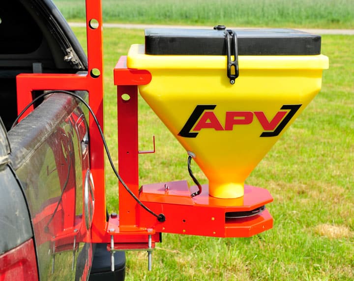 07-apv-saetechnik-kleinsamenstreuer Jednokotoučové rozmetadlo APV pro setí, dosev a meziplodiny: malé rozmetadlo osiva s objemem 40 litrů